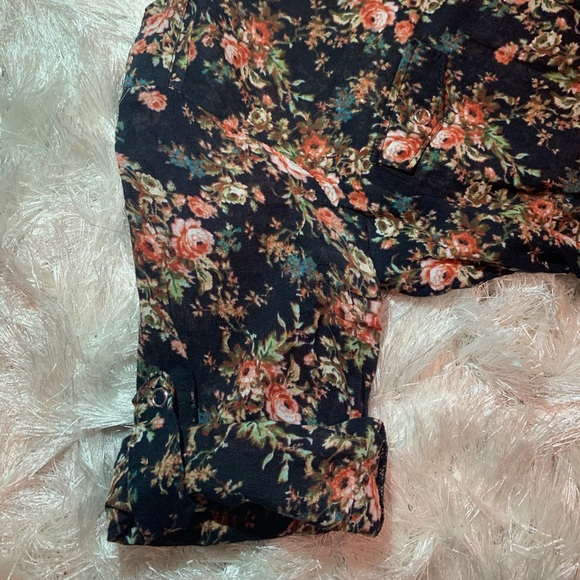 Floral Daytrip Top from The Buckle - Picture 5 of 5